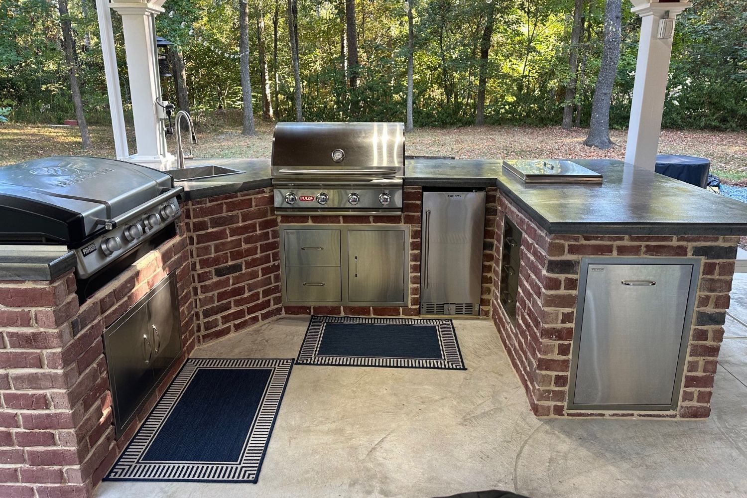 Black Bear Mountain Stone - Brick Veneer - Hampton