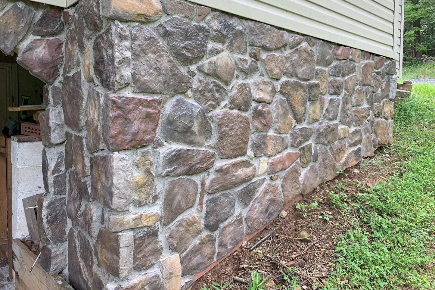 Black Bear Mountain Stone - Stone Veneer - Field Stone Kona