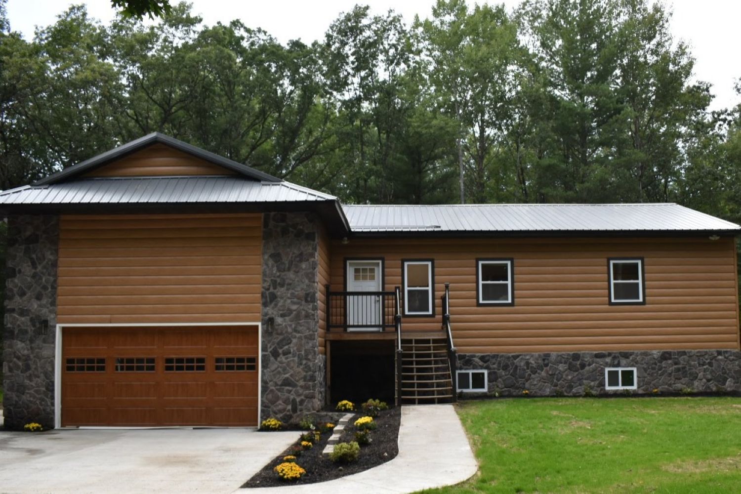 Black Bear Mountain Stone - Stone Veneer - Field Stone Midnight