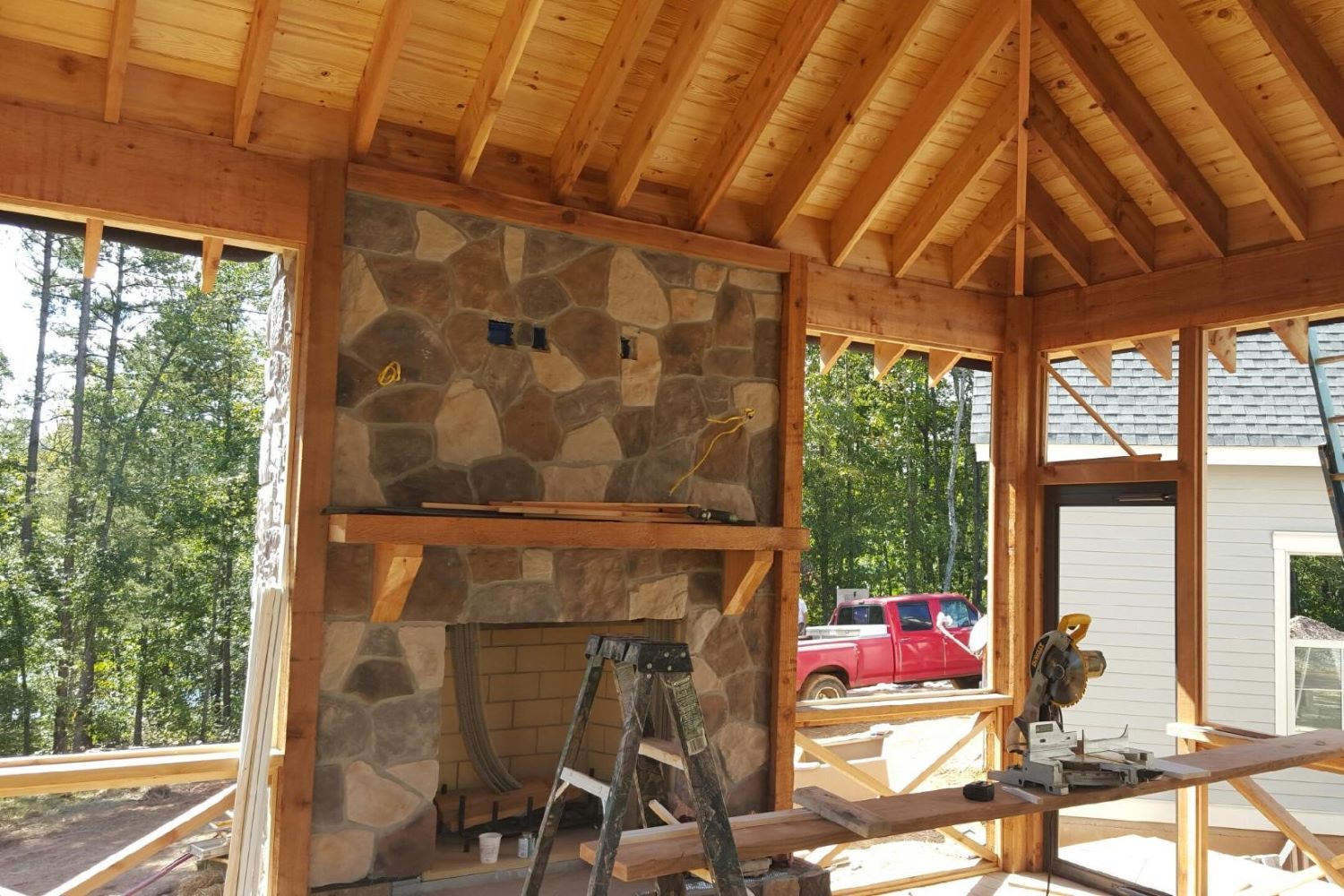 Black Bear Mountain Stone - Stone Veneer - Field Stone Rustic