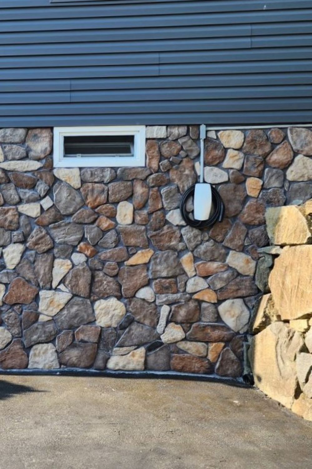 Black Bear Mountain Stone - Stone Veneer - Field Stone Rustic