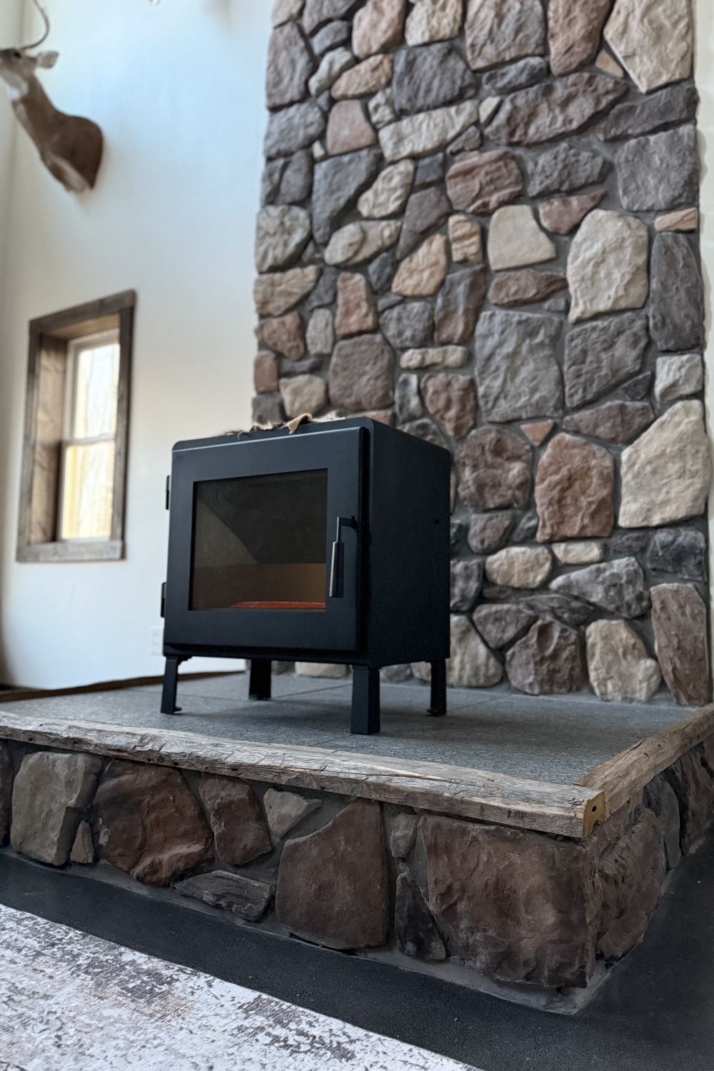 Black Bear Mountain Stone - Stone Veneer - Field Stone Rustic