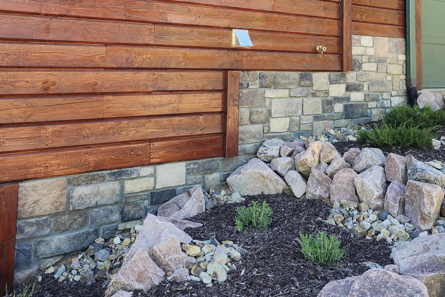 Black Bear Mountain Stone - Stone Veneer - Hackett Stone Ozark