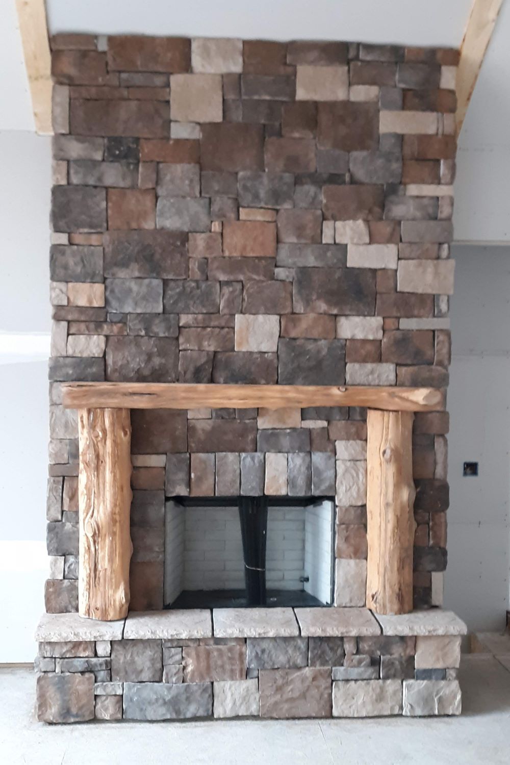 Black Bear Mountain Stone - Stone Veneer - Hackett Stone Rustic