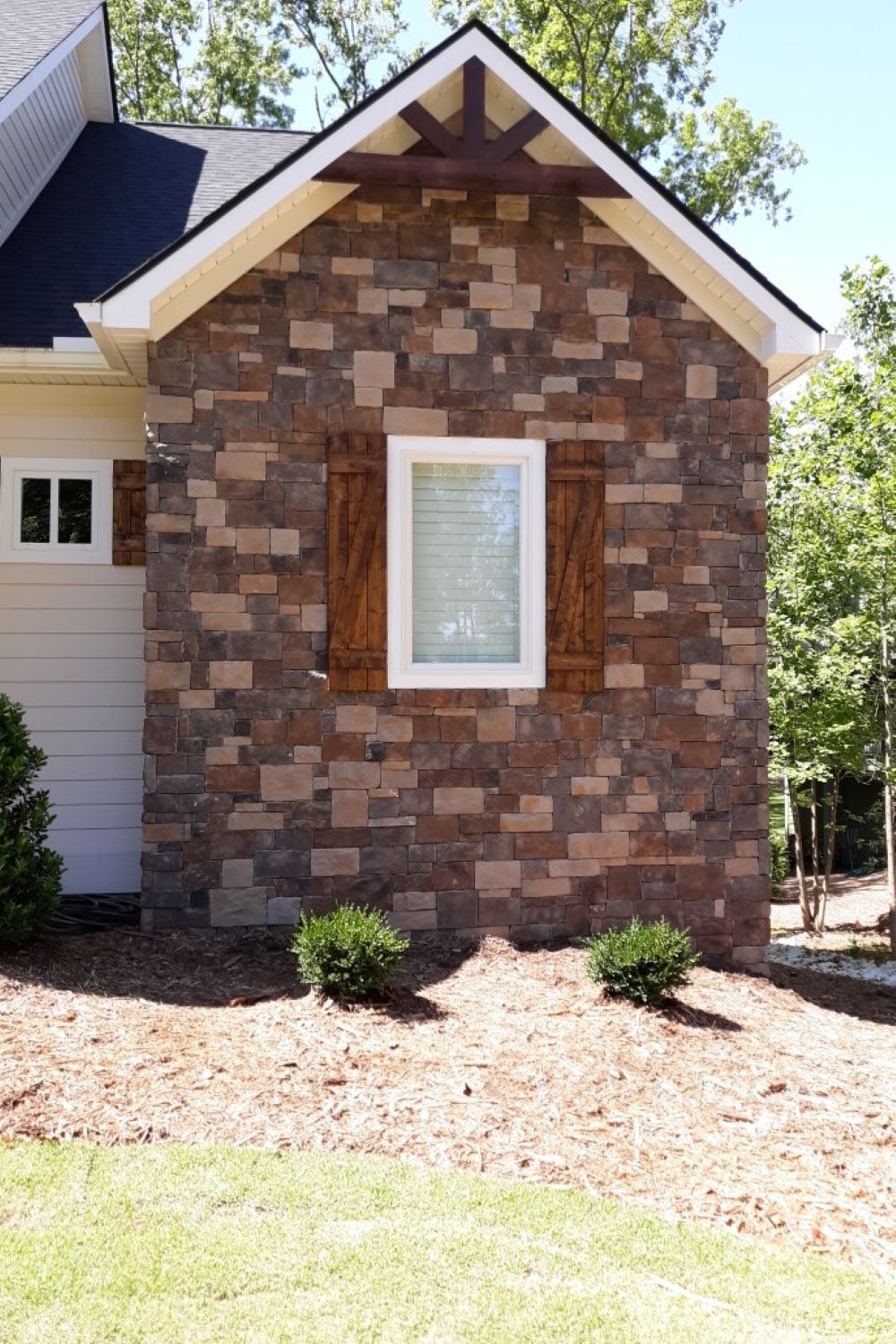 Black Bear Mountain Stone - Stone Veneer - Hackett Stone Rustic