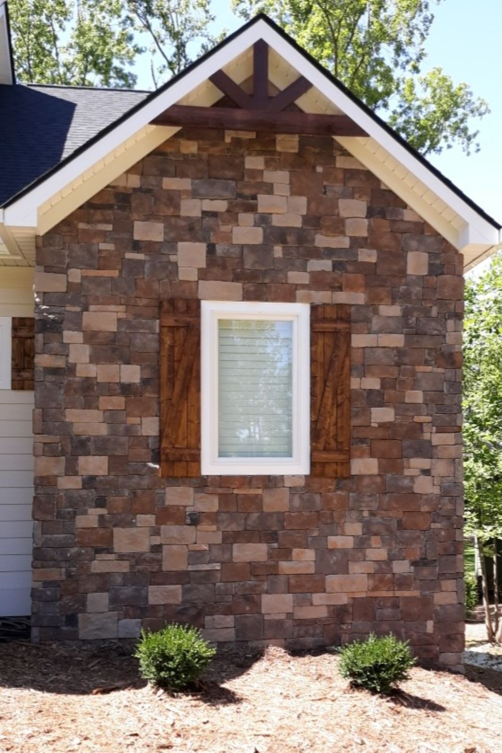 Black Bear Mountain Stone - Stone Veneer - Hackett Stone Rustic