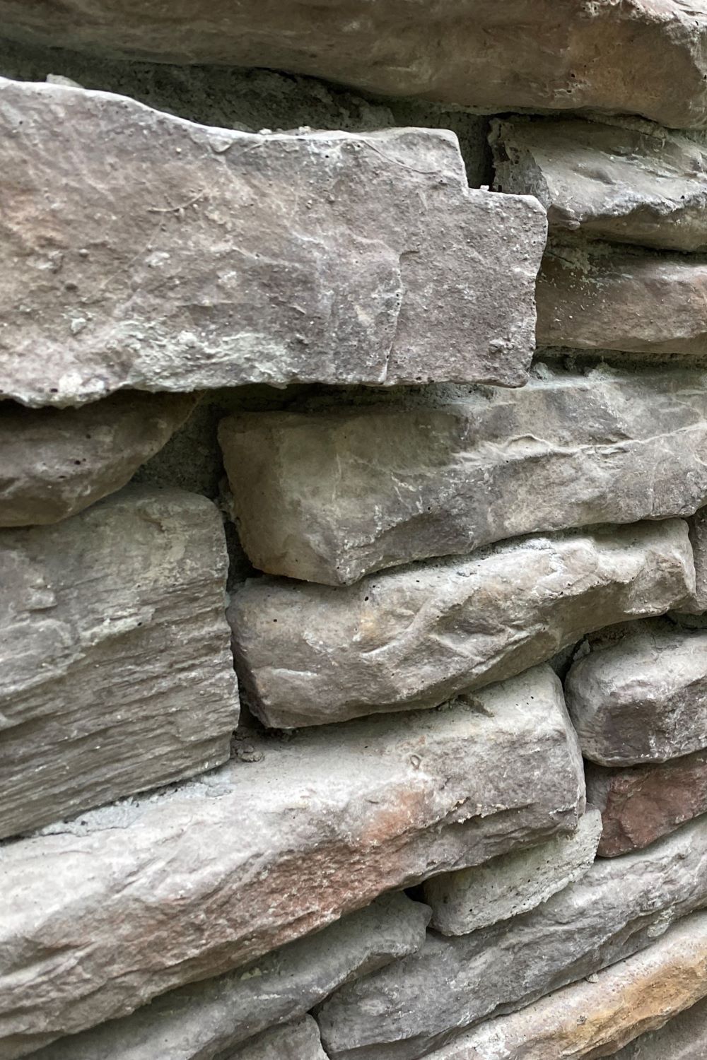 Black Bear Mountain Stone - Stone Veneer - Ledge Stone Kona