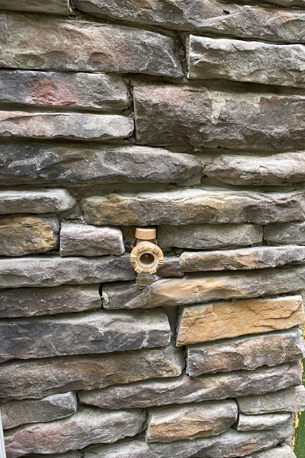 Black Bear Mountain Stone - Stone Veneer - Ledge Stone Kona