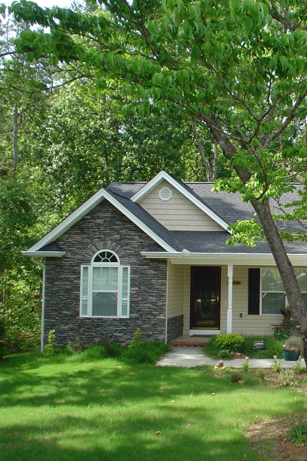 Black Bear Mountain Stone - Stone Veneer - Ledge Stone Midnight