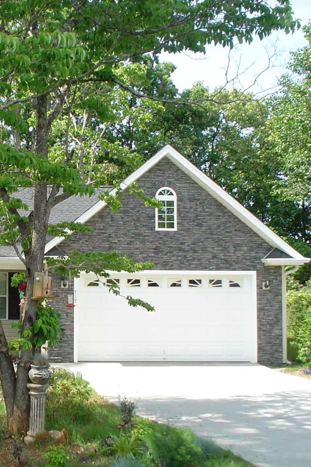Black Bear Mountain Stone - Stone Veneer - Ledge Stone Midnight
