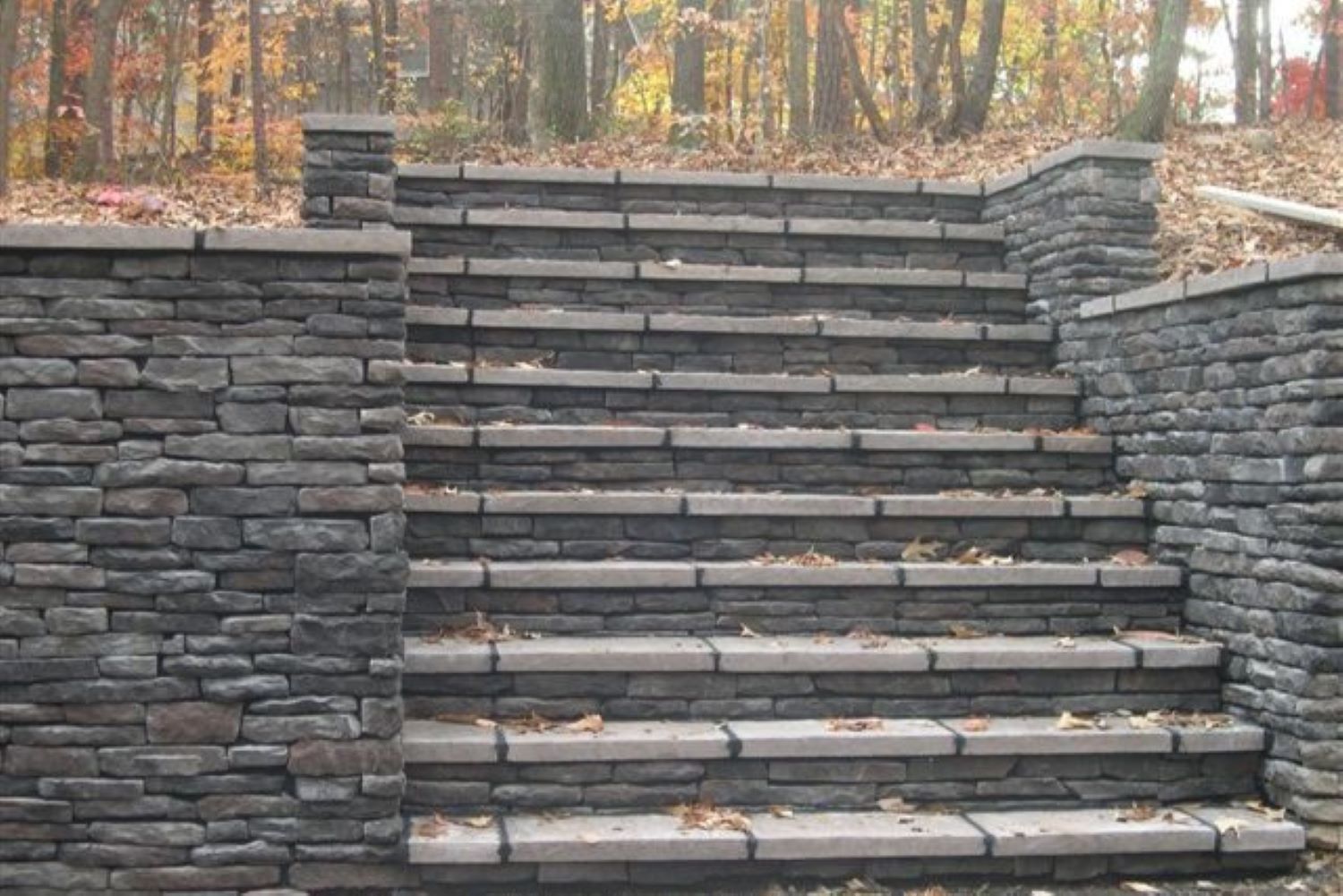 Black Bear Mountain Stone - Stone Veneer - Ledge Stone Midnight