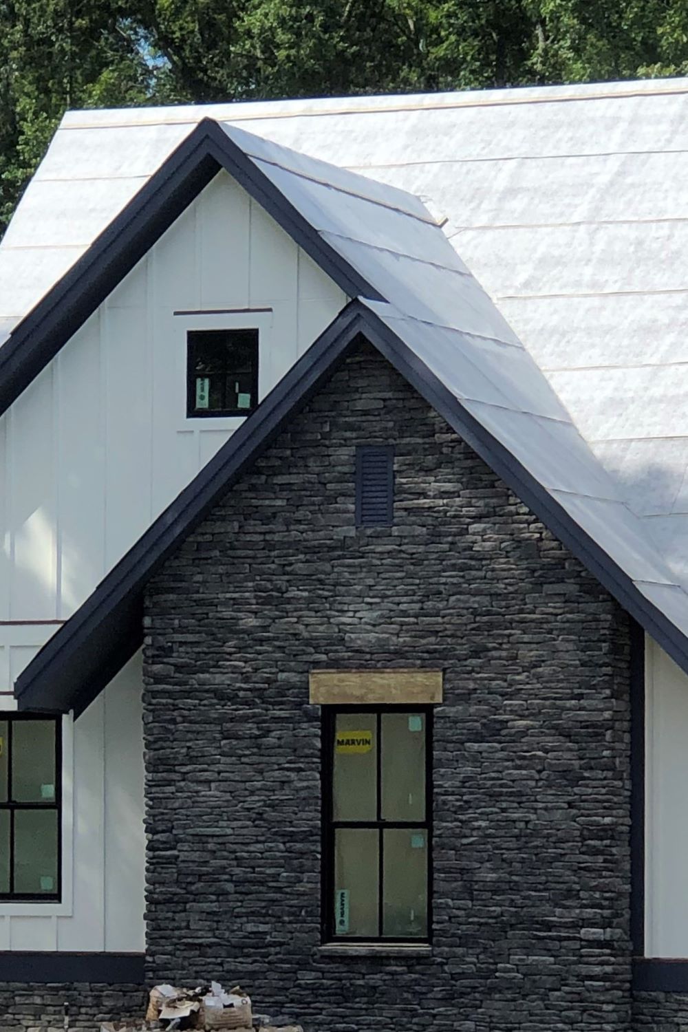 Black Bear Mountain Stone - Stone Veneer - Ledge Stone Midnight