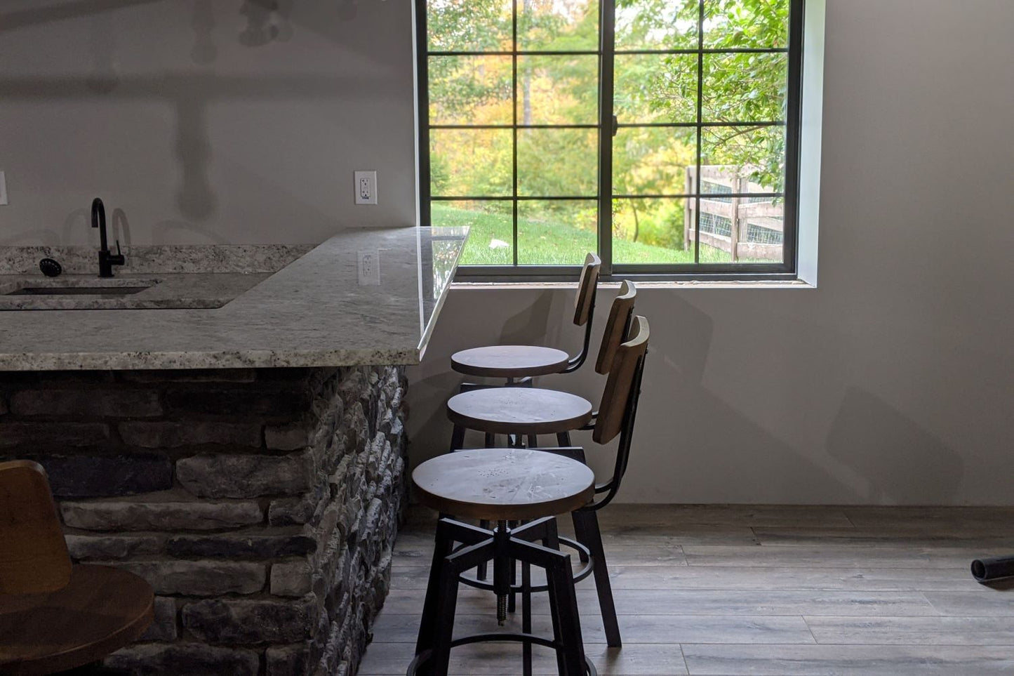 Black Bear Mountain Stone - Stone Veneer - Ledge Stone Midnight