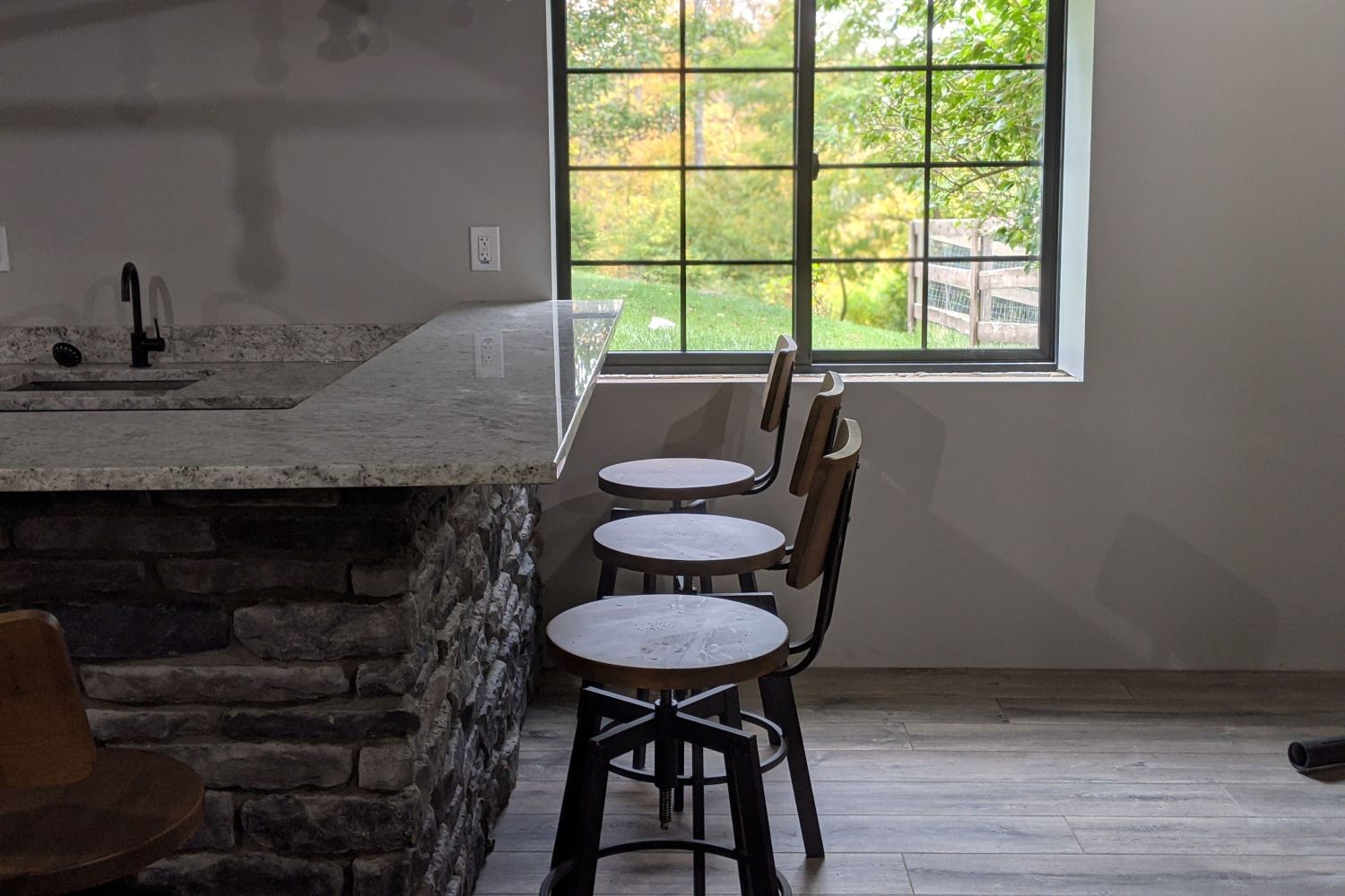 Black Bear Mountain Stone - Stone Veneer - Ledge Stone Midnight
