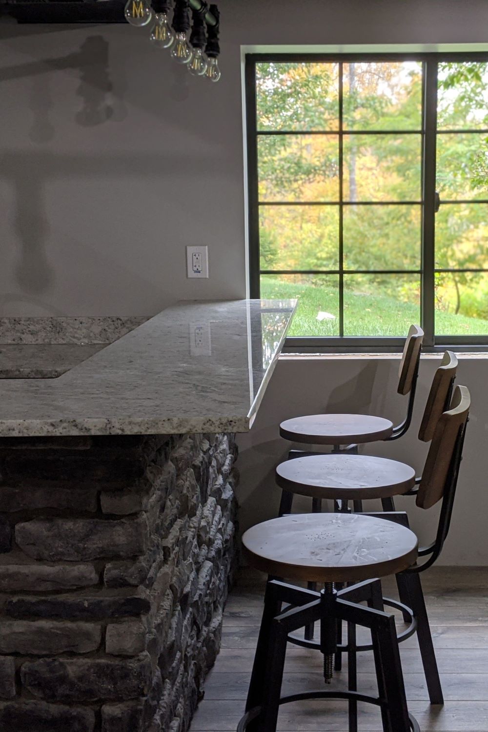 Black Bear Mountain Stone - Stone Veneer - Ledge Stone Midnight