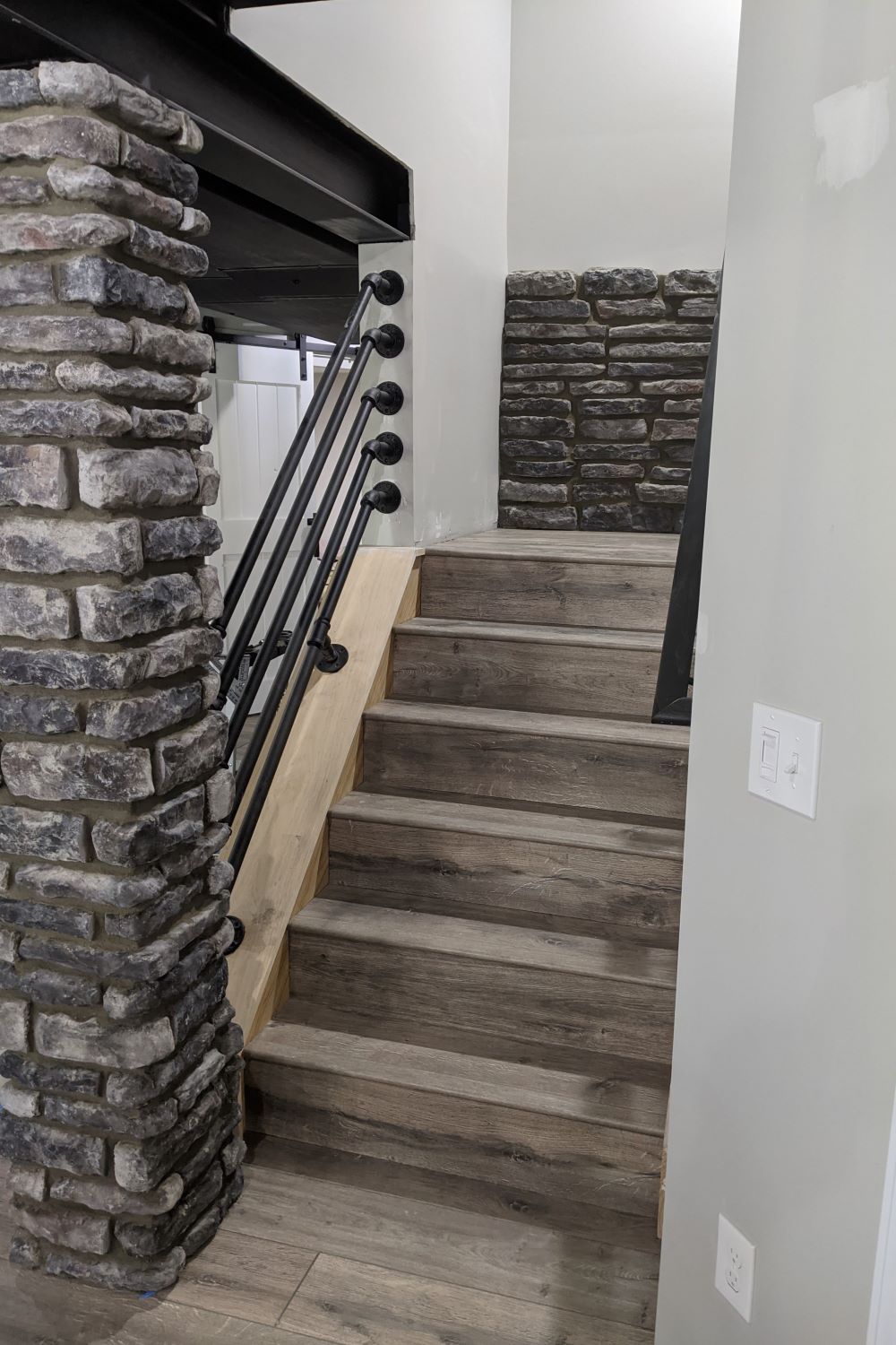 Black Bear Mountain Stone - Stone Veneer - Ledge Stone Midnight
