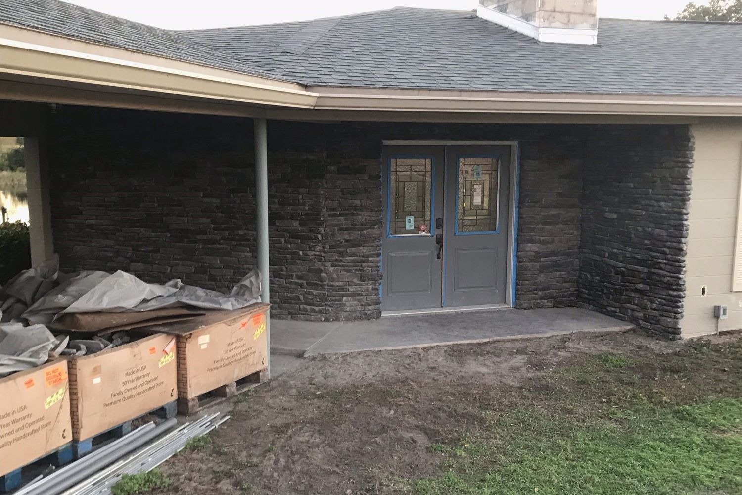 Black Bear Mountain Stone - Stone Veneer - Ledge Stone Midnight