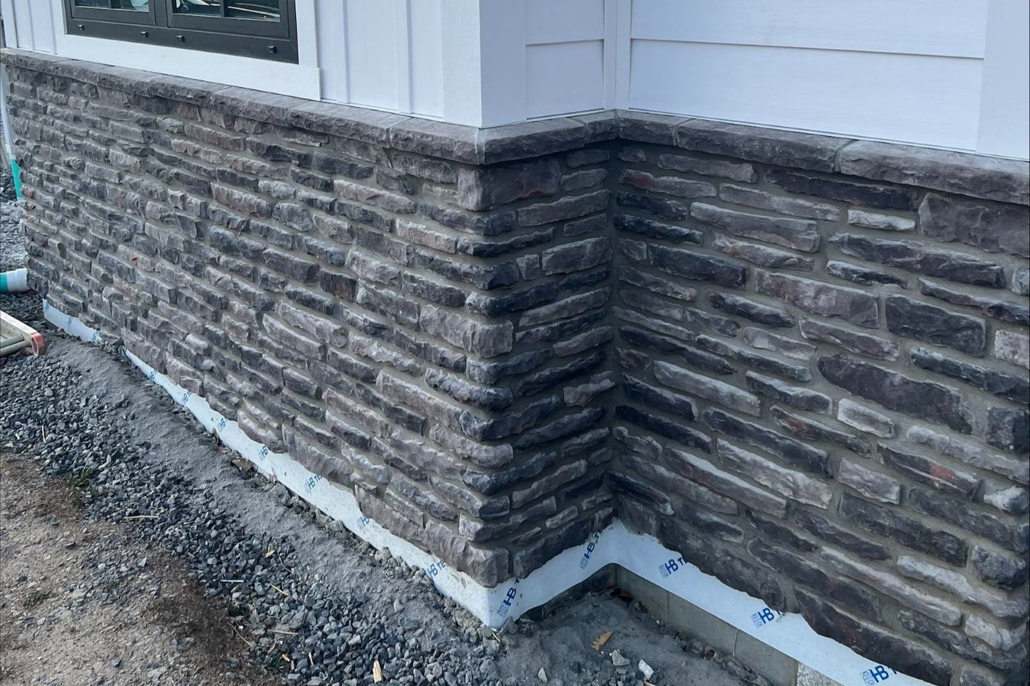 Black Bear Mountain Stone - Stone Veneer - Ledge Stone Midnight