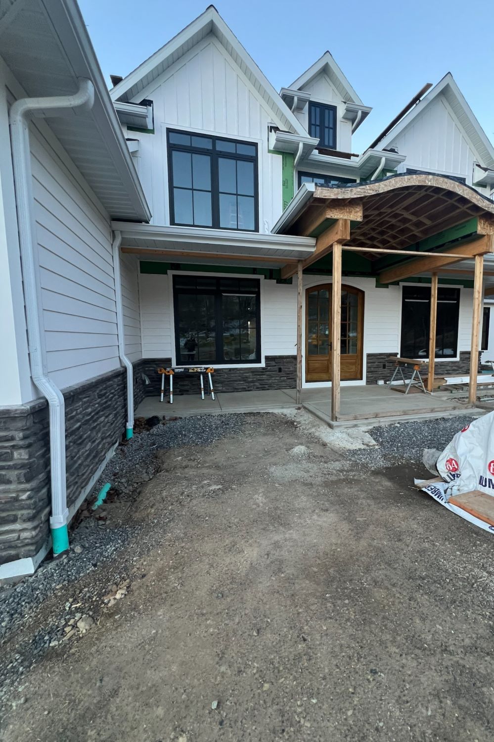 Black Bear Mountain Stone - Stone Veneer - Ledge Stone Midnight