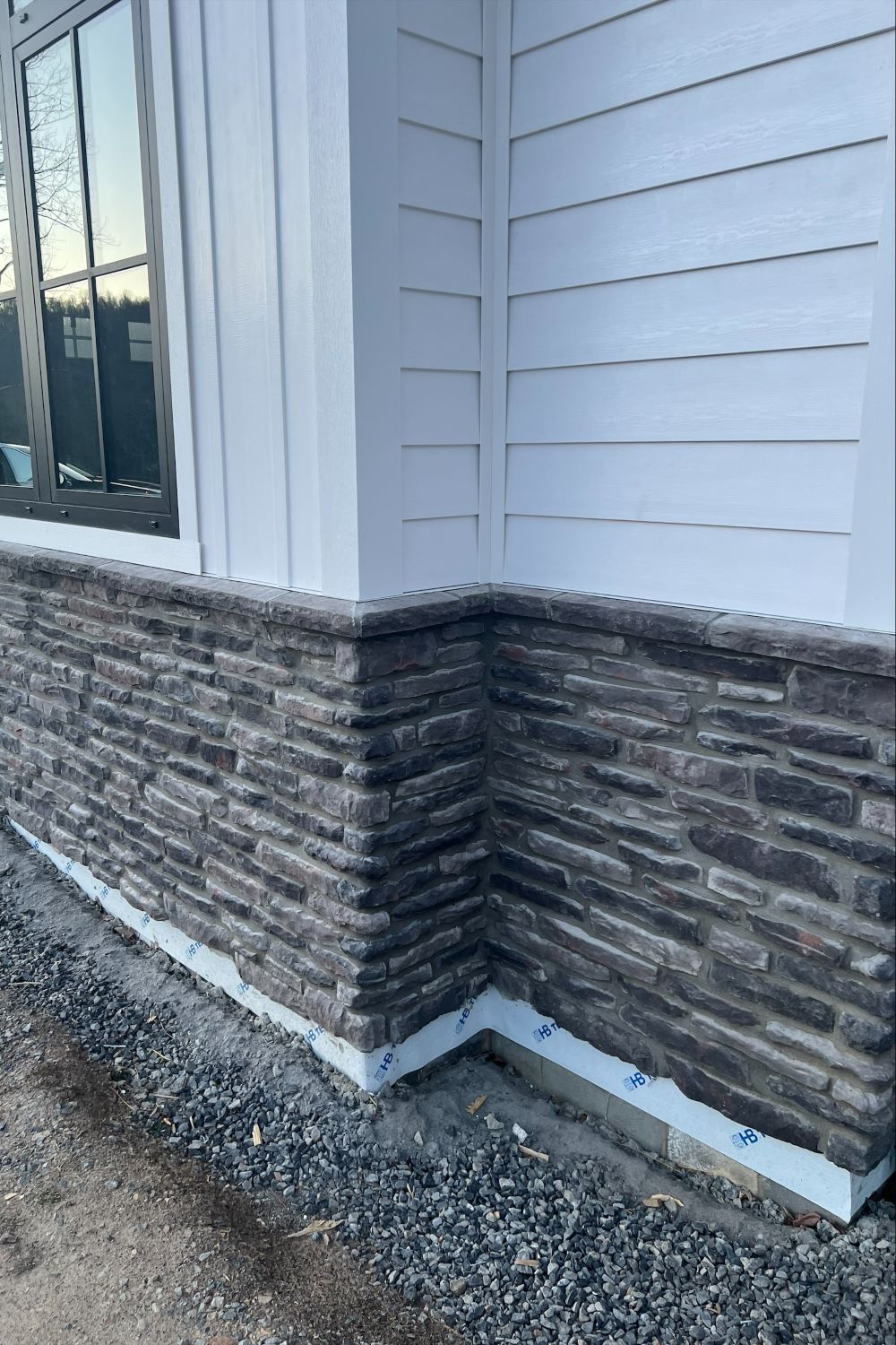 Black Bear Mountain Stone - Stone Veneer - Ledge Stone Midnight