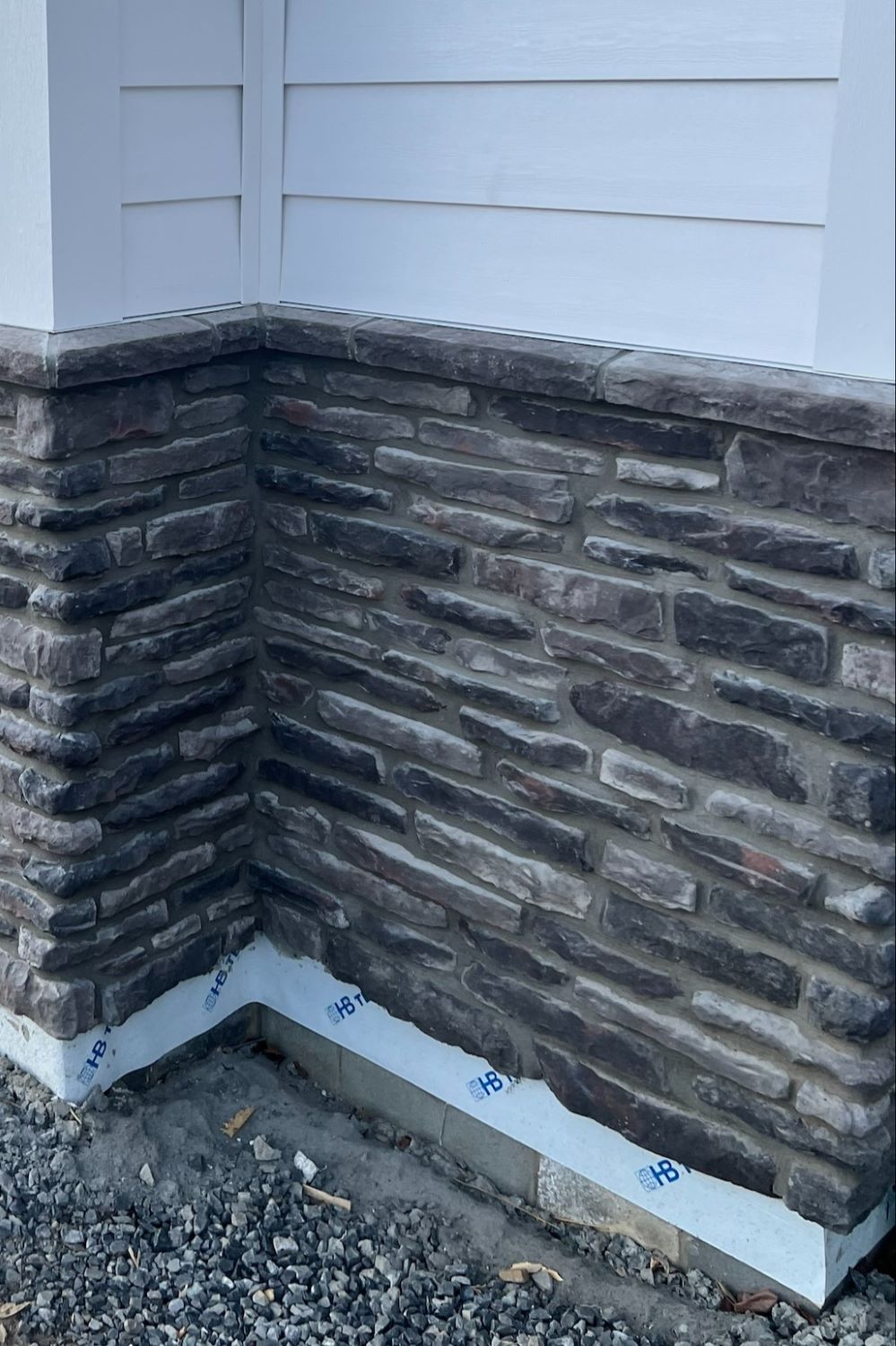 Black Bear Mountain Stone - Stone Veneer - Ledge Stone Midnight
