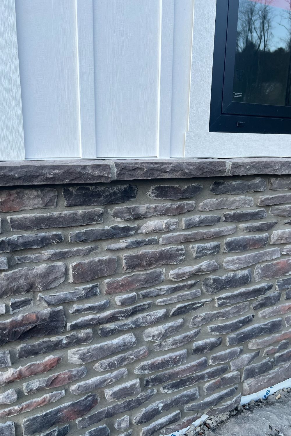 Black Bear Mountain Stone - Stone Veneer - Ledge Stone Midnight