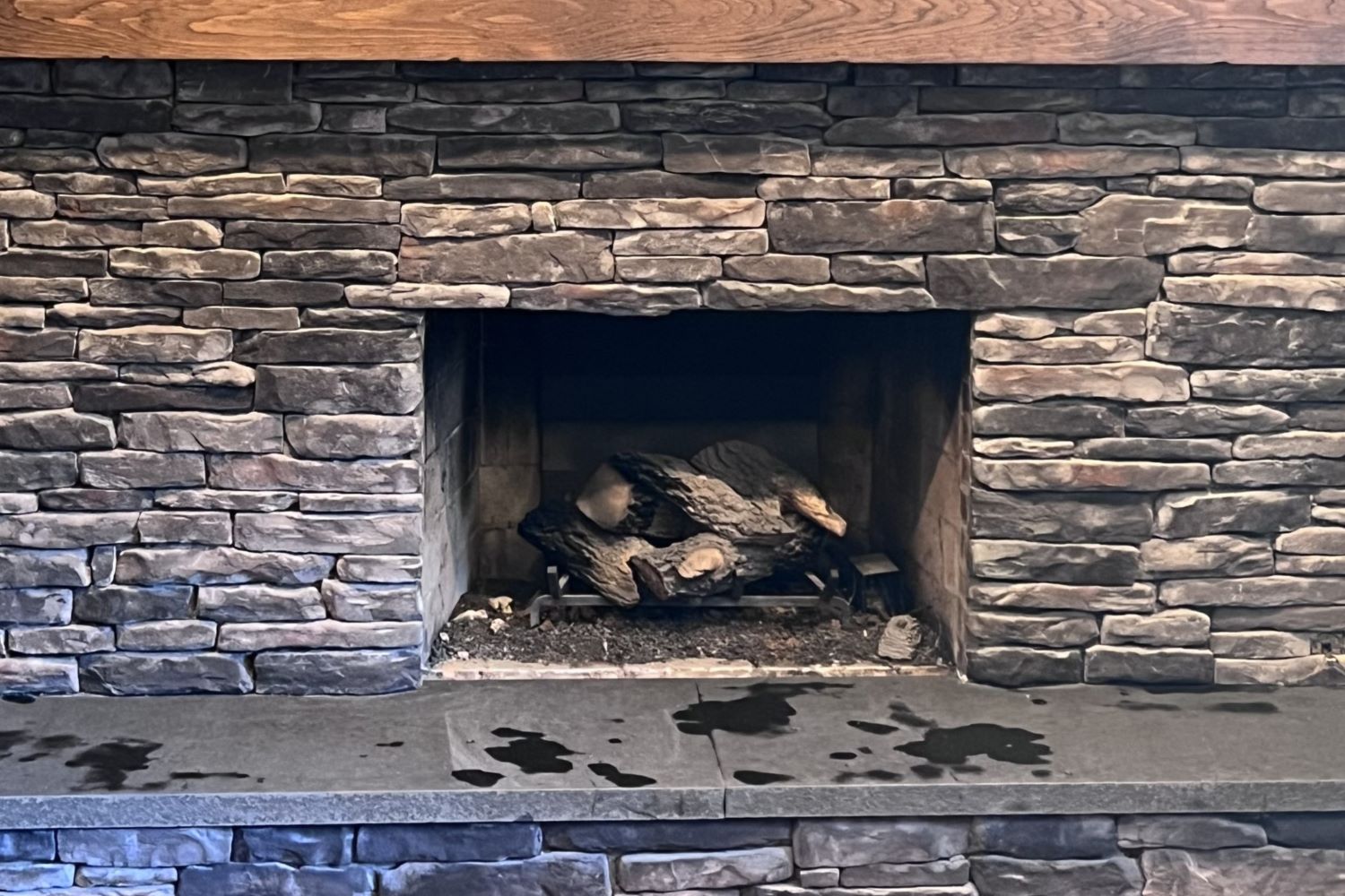 Black Bear Mountain Stone - Stone Veneer - Ledge Stone Midnight