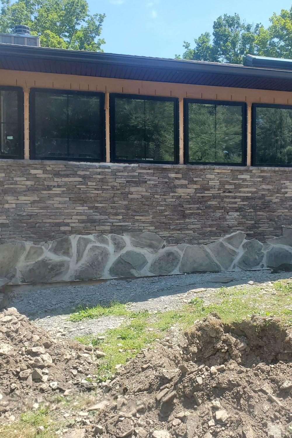 Black Bear Mountain Stone - Stone Veneer - Ledge Stone Rustic