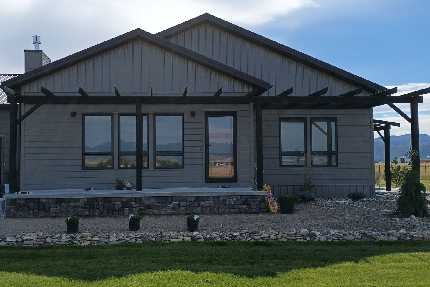 Black Bear Mountain Stone - Stone Veneer - Lime Stone Midnight