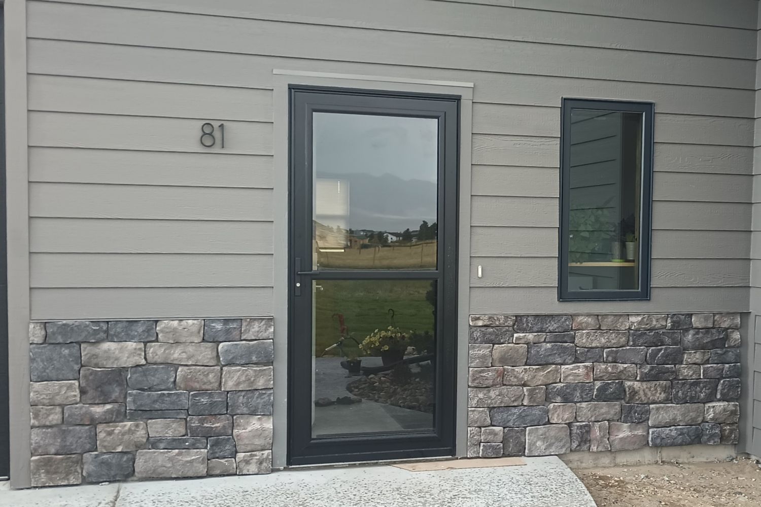 Black Bear Mountain Stone - Stone Veneer - Lime Stone Midnight
