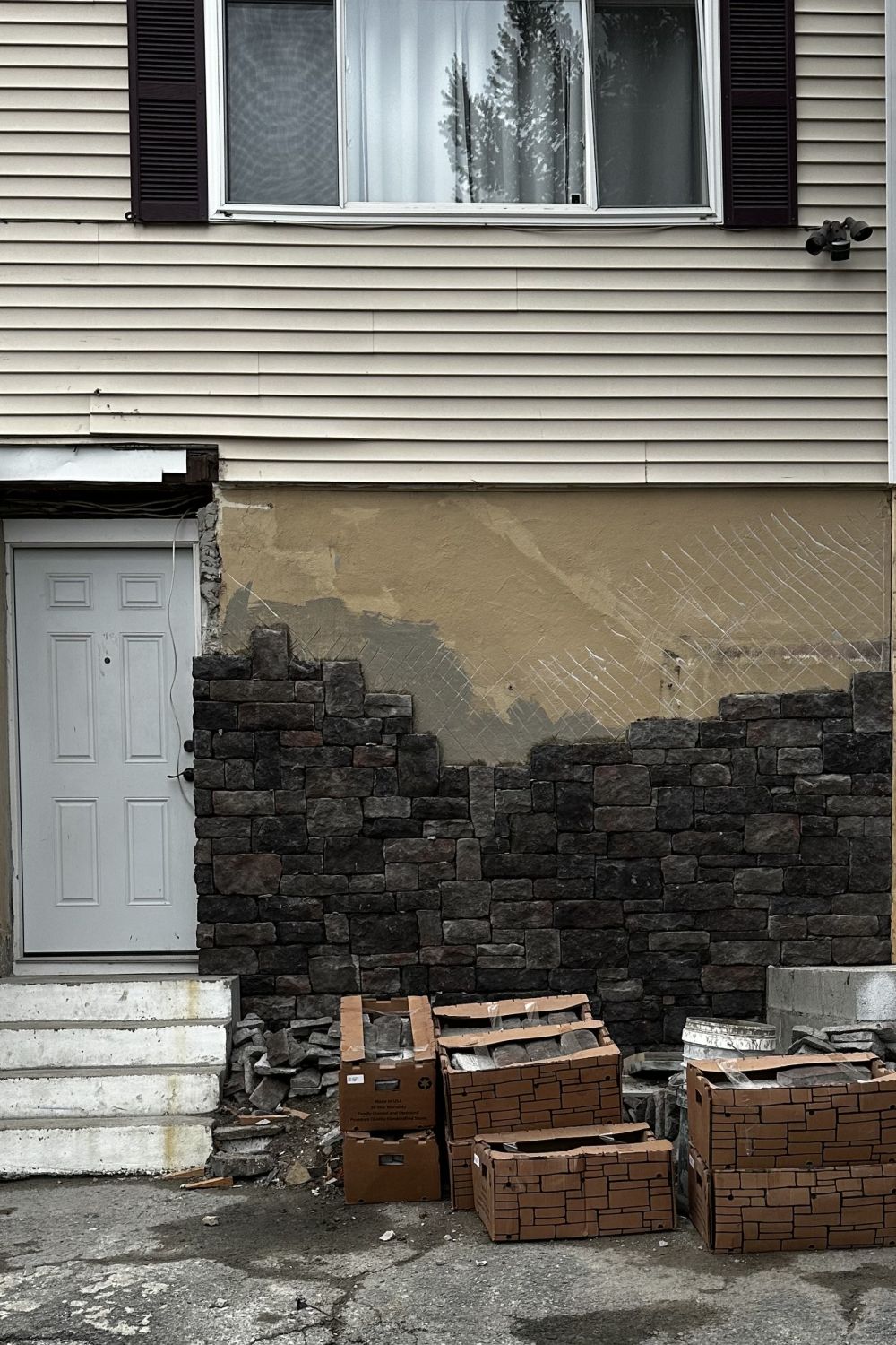 Black Bear Mountain Stone - Stone Veneer - Lime Stone Midnight