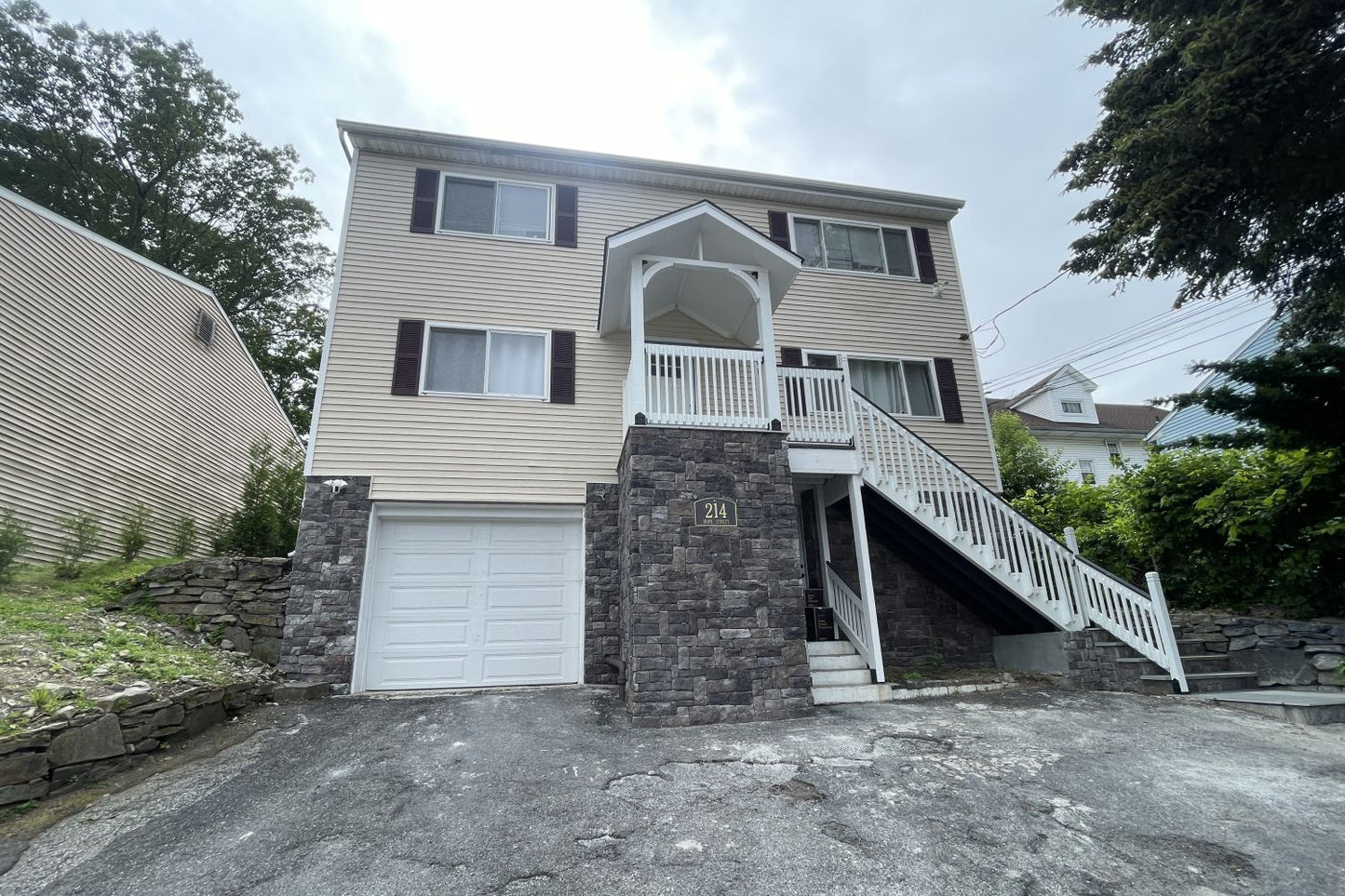 Black Bear Mountain Stone - Stone Veneer - Lime Stone Midnight