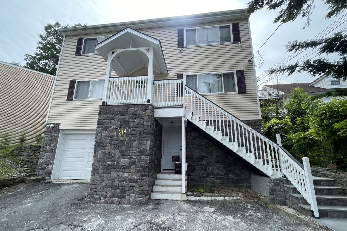 Black Bear Mountain Stone - Stone Veneer - Lime Stone Midnight