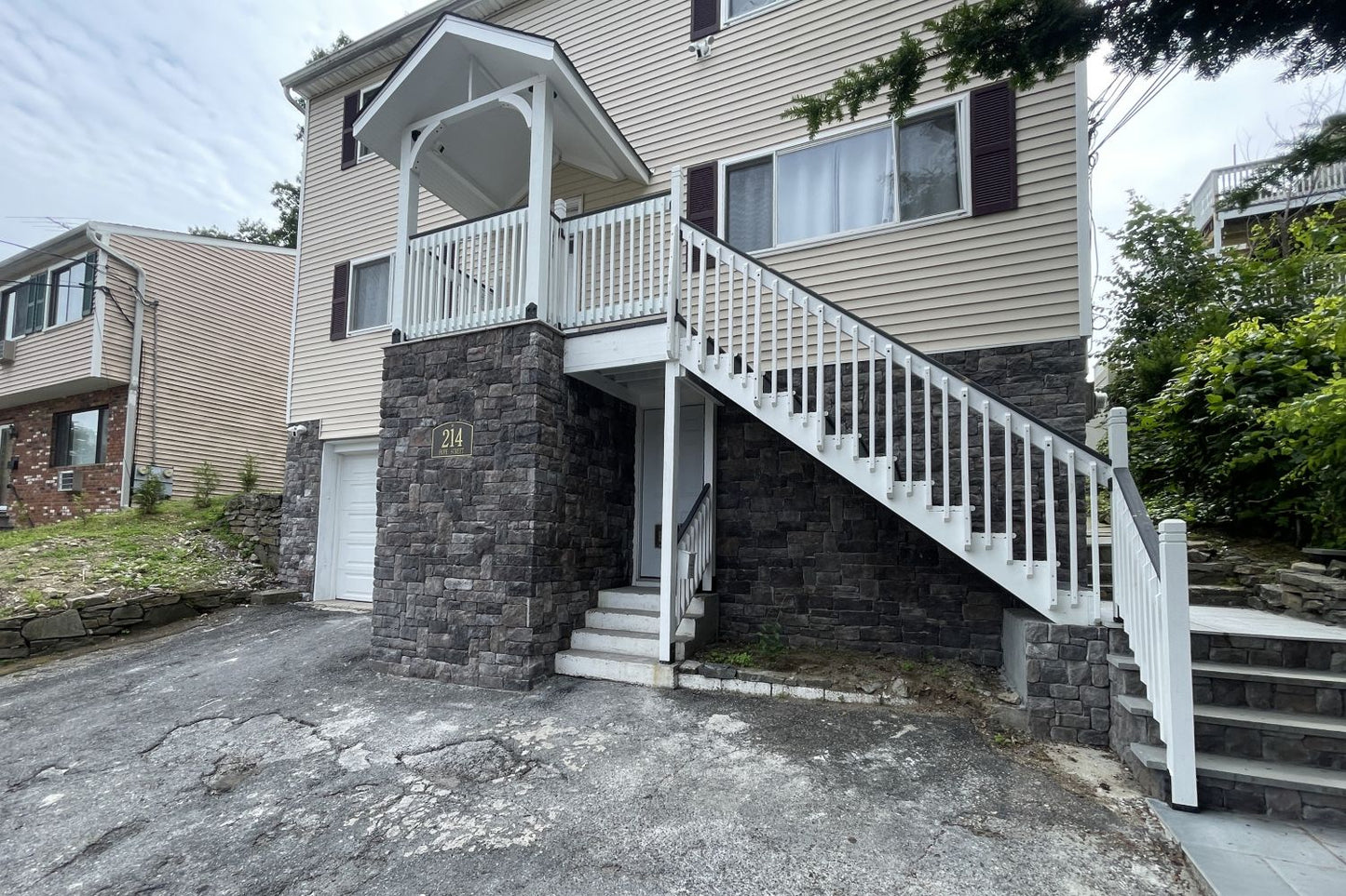 Black Bear Mountain Stone - Stone Veneer - Lime Stone Midnight