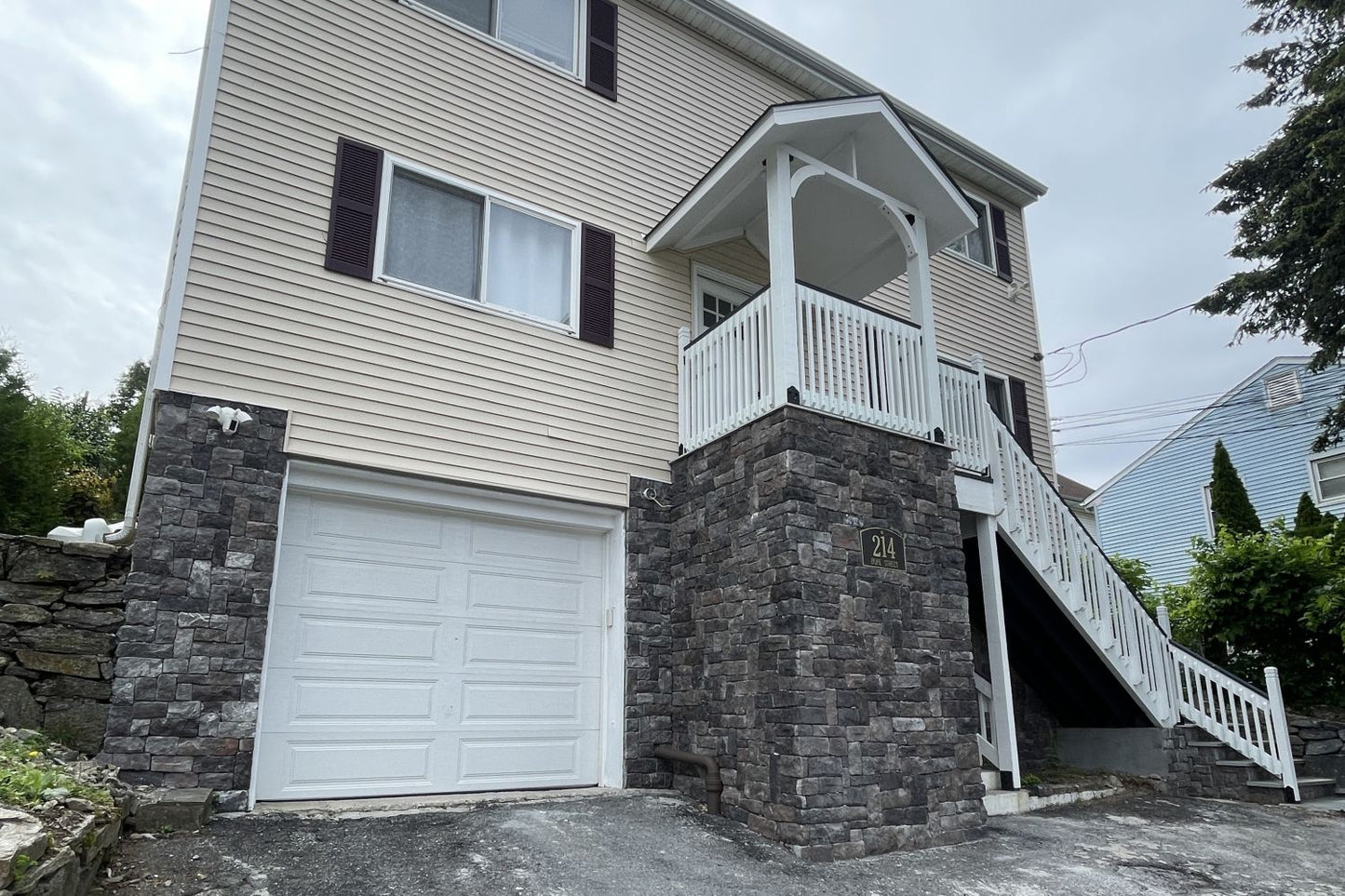 Black Bear Mountain Stone - Stone Veneer - Lime Stone Midnight