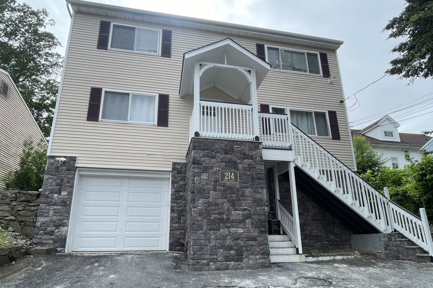 Black Bear Mountain Stone - Stone Veneer - Lime Stone Midnight