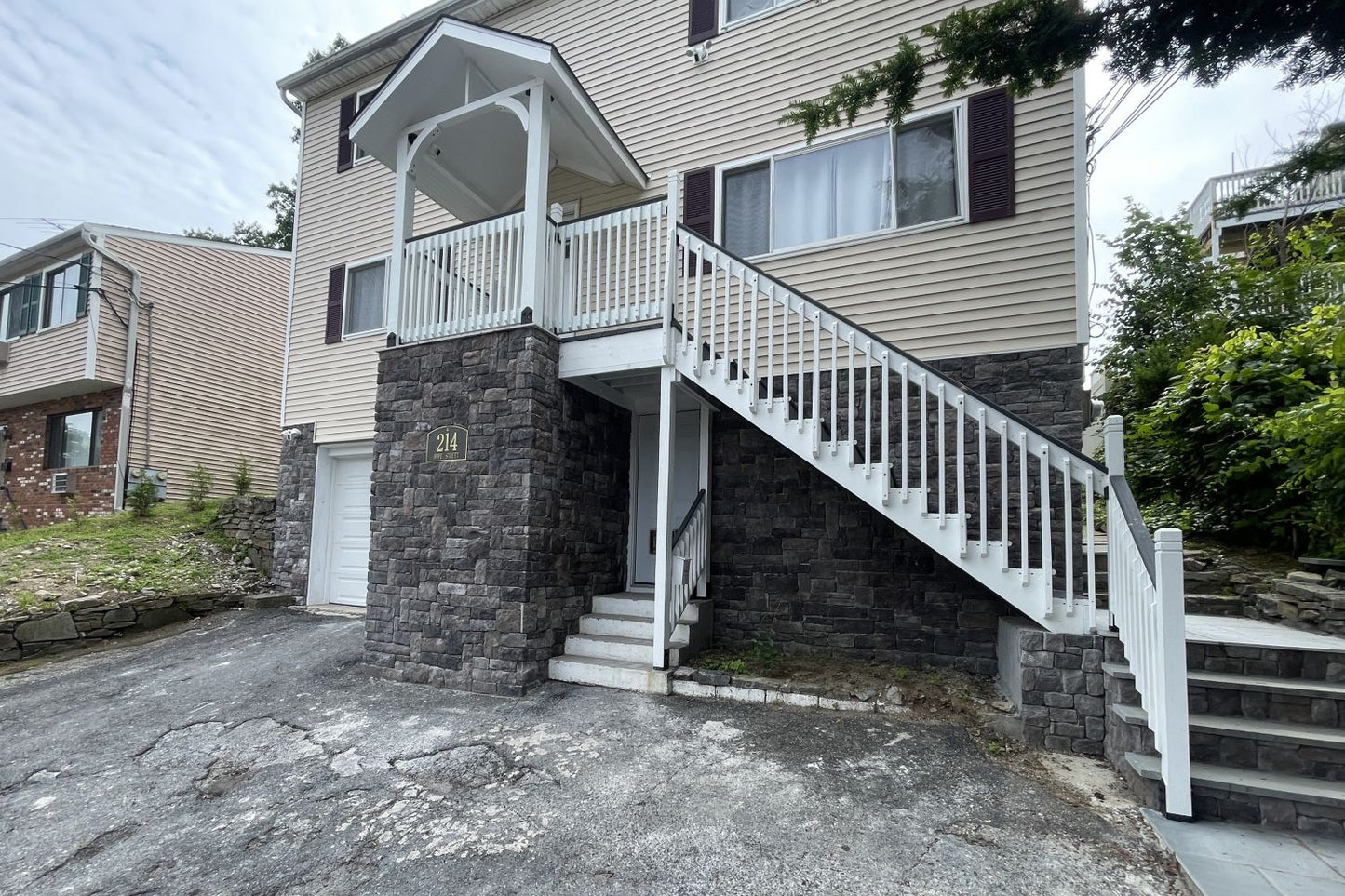 Black Bear Mountain Stone - Stone Veneer - Lime Stone Midnight