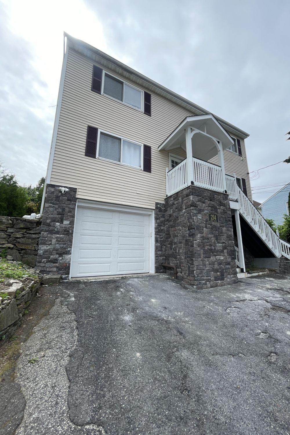 Black Bear Mountain Stone - Stone Veneer - Lime Stone Midnight