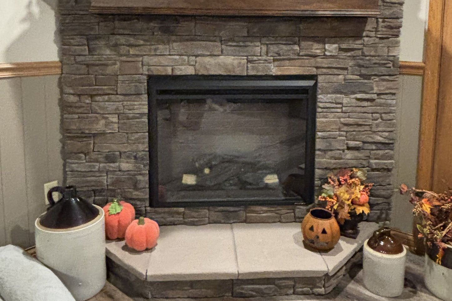 Black Bear Mountain Stone - Stone Veneer - Ready Stack Stone Panel Almond Buff