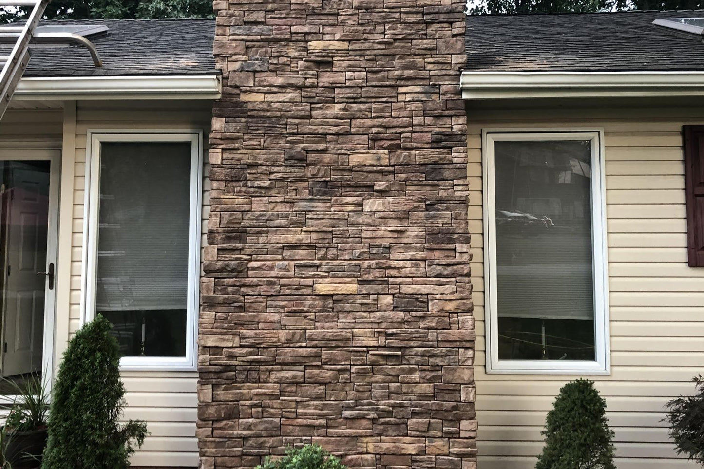 Black Bear Mountain Stone - Stone Veneer - Ready Stack Stone Panel Chardonnay