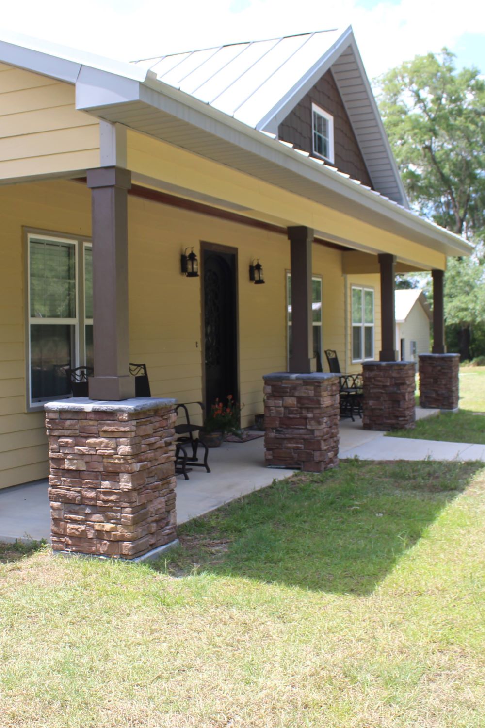 Black Bear Mountain Stone - Stone Veneer - Ready Stack Stone Panel Chardonnay