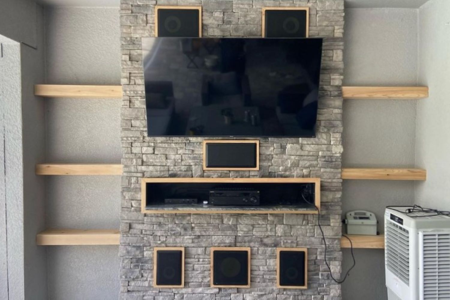 Black Bear Mountain Stone - Stone Veneer - Ready Stack Stone Panel Cool Gray