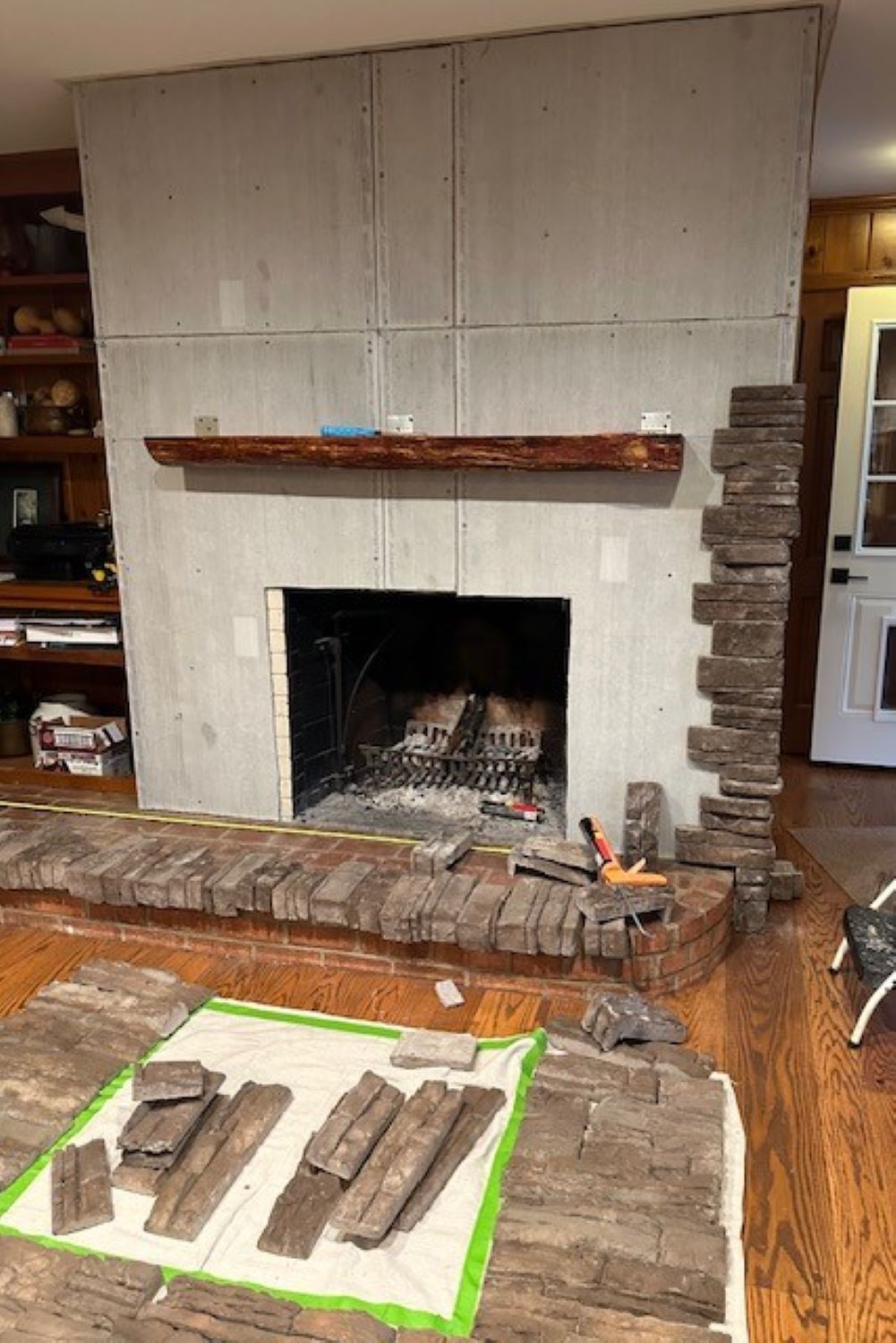 Black Bear Mountain Stone - Stone Veneer - Ready Stack Stone Panel Mossy Creek