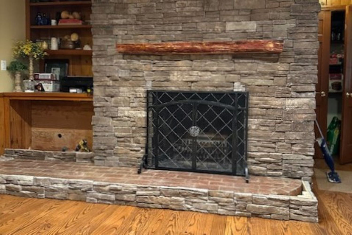 Black Bear Mountain Stone - Stone Veneer - Ready Stack Stone Panel Mossy Creek
