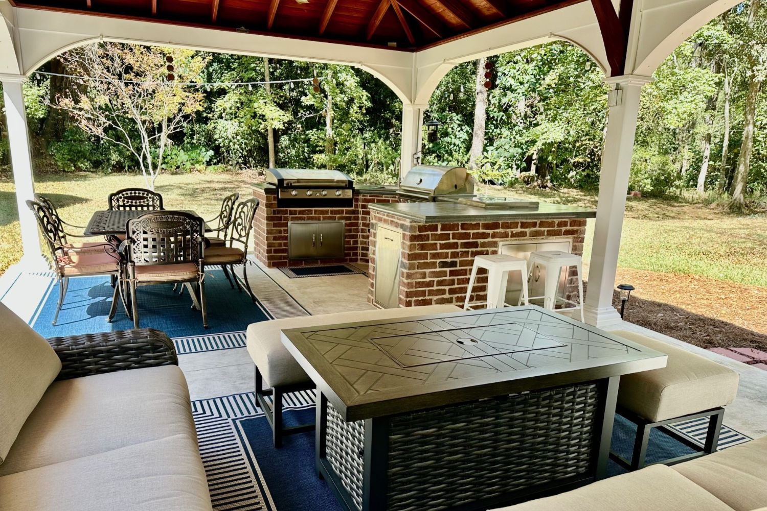 Black Bear Mountain Stone - Brick Veneer - Hampton