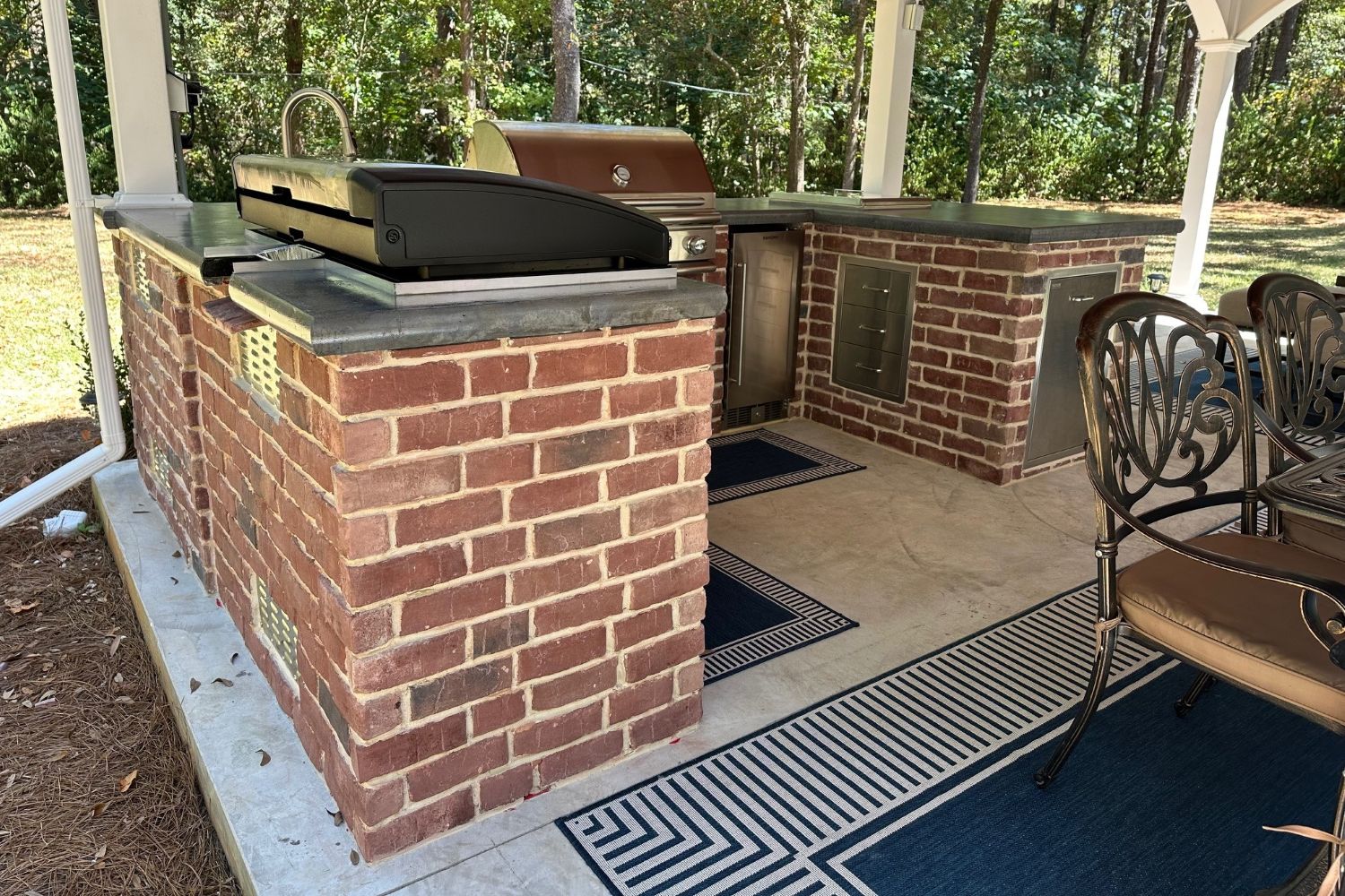 Black Bear Mountain Stone - Brick Veneer - Hampton