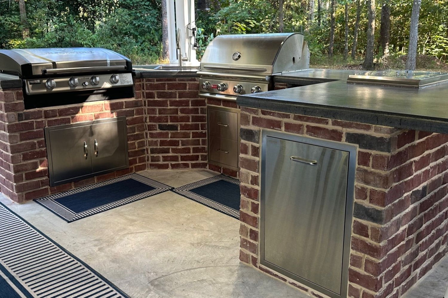 Black Bear Mountain Stone - Brick Veneer - Hampton