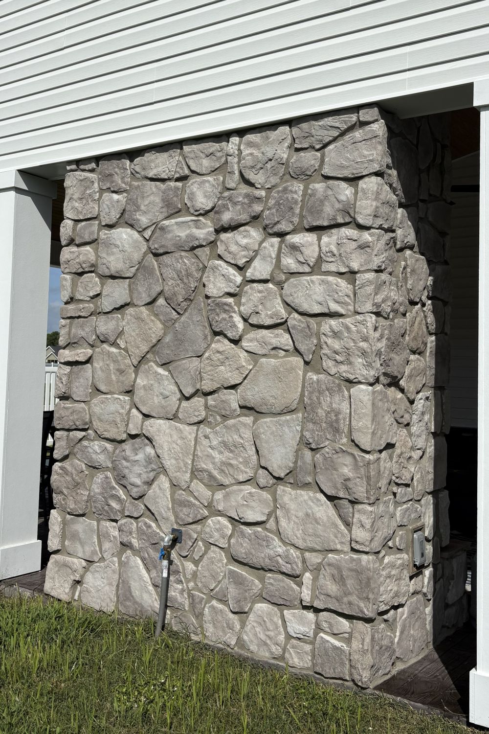 Black Bear Mountain Stone - Stone Veneer - Field Stone Ash
