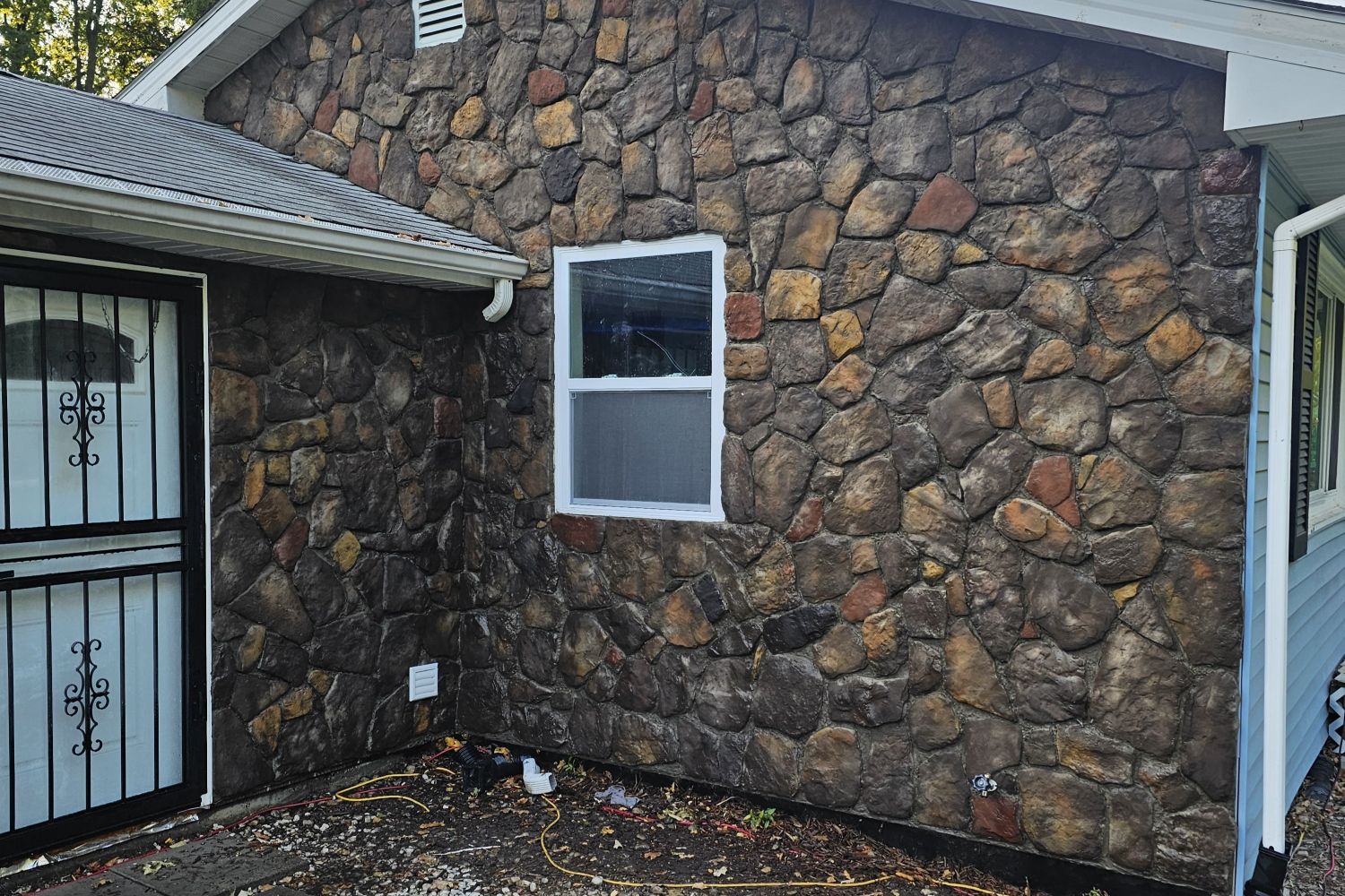 Black Bear Mountain Stone - Stone Veneer - Field Stone Kona