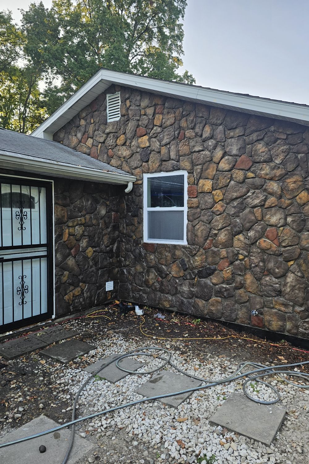 Black Bear Mountain Stone - Stone Veneer - Field Stone Kona